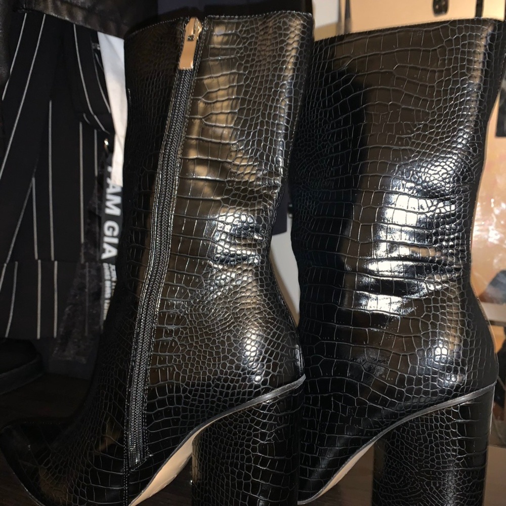 Leather pointy Heal Boot